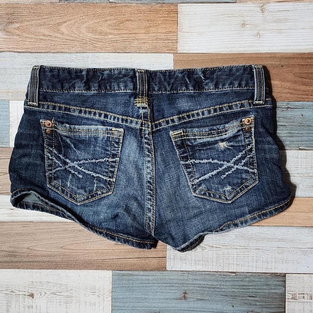Aeropostale Womens Dark Wash Distressed Denim Short Shorts Low Rise 3/4 NKAAPK17 - Picture 3 of 6